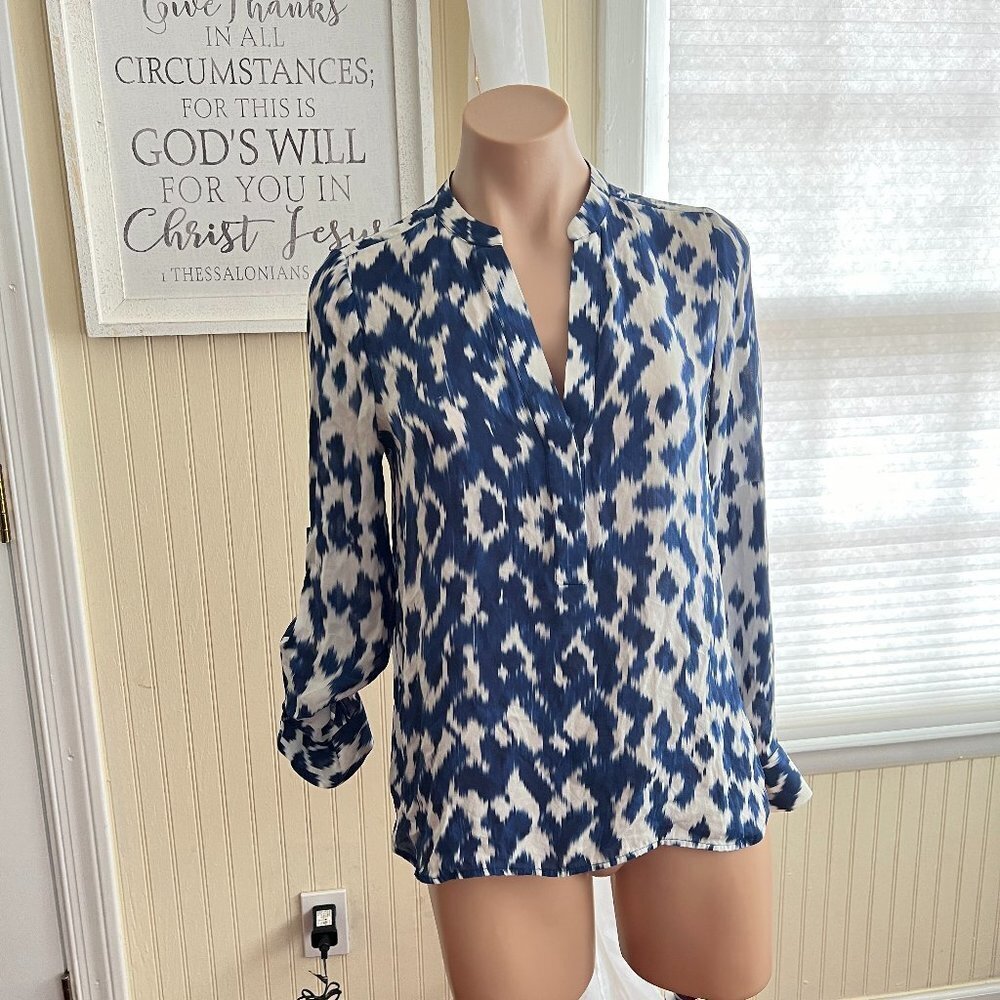 Vince Silk Ikat Print Blouse Blue White Size 4 - Picture 2 of 7